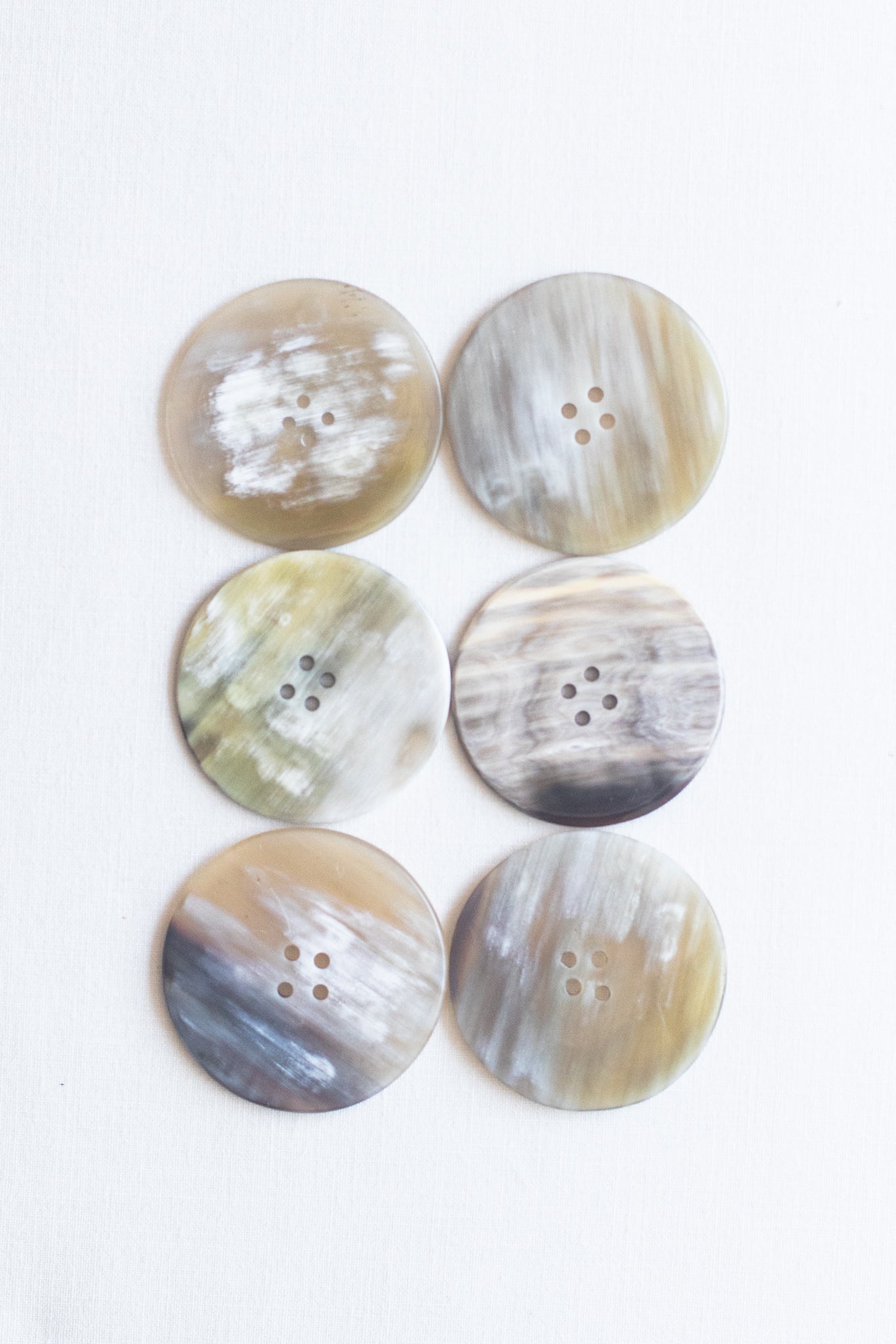 Circular Cow Horn Buttons, 1.5", Malt