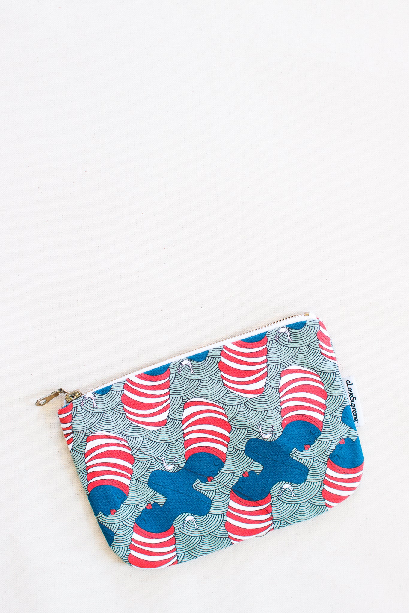 Graphic Pouch, Her