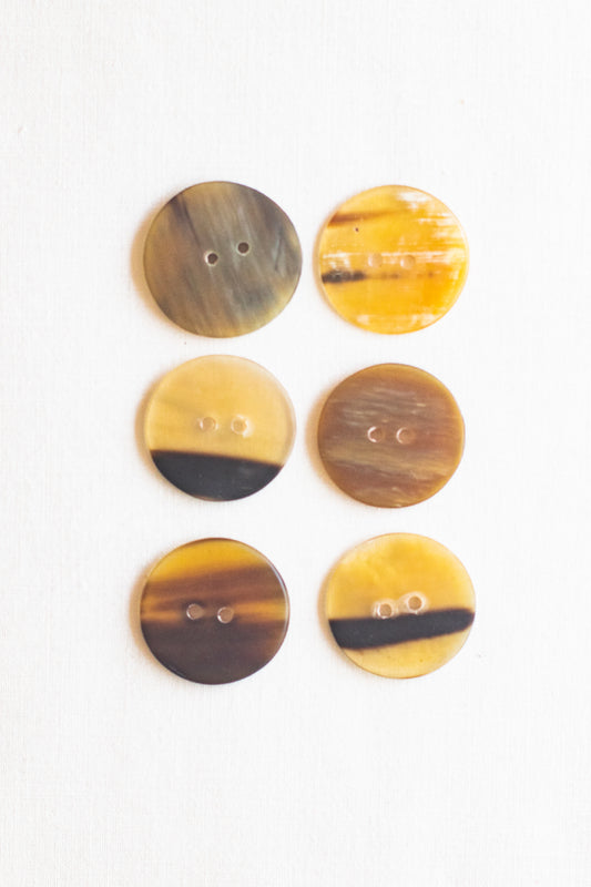 Circular Cow Horn Buttons, 1", Marbled Caramel