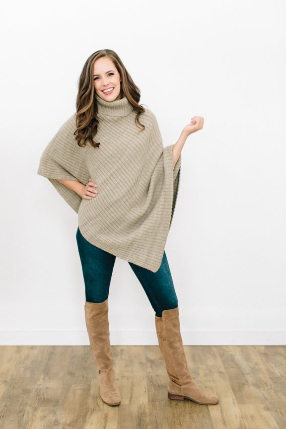 Ange Poncho in Organic Merino and Angora Blend (50/50)